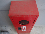 水ぶき清掃:消火器ボックス 